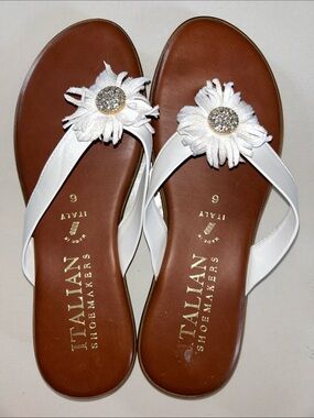 NWOB Italian Shoemakers White Floral Crystal-Accent Women's Thong Sandals